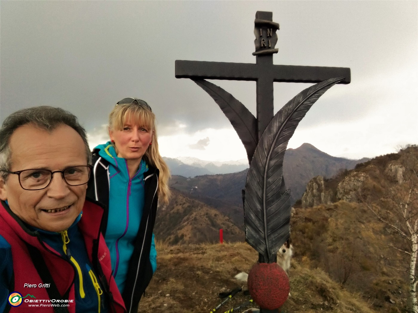 72 Anche un selfie con la Croce e la Cima del Rabbioso adx.jpg